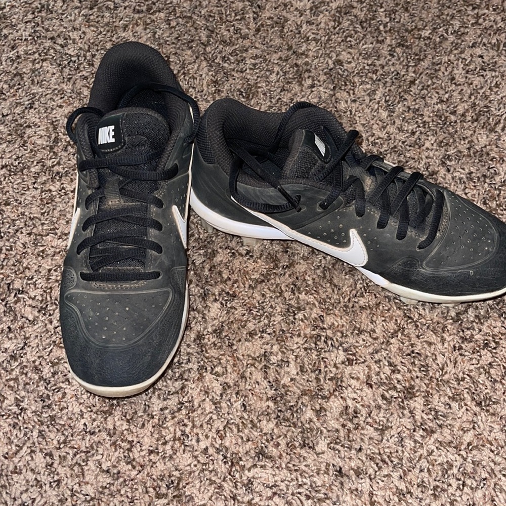 Excellent condition Nike Cleats! Lots of home runs wearing these! Let’s get more